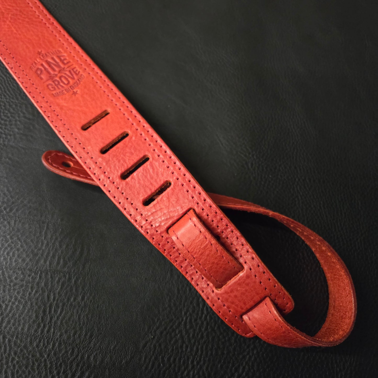 GS41 Leather Guitar Strap - old stock - red