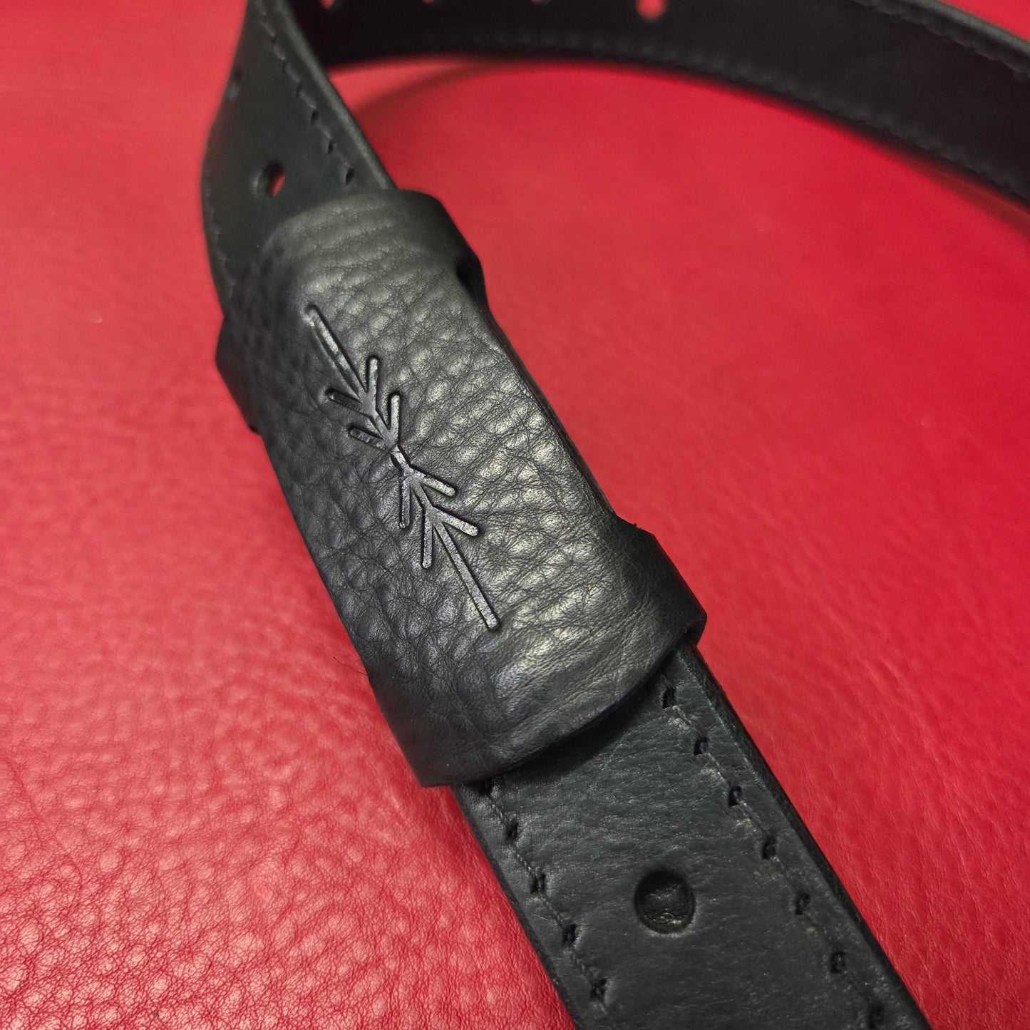 GS55 Slim Black Leather Guitar Strap - large pin-holes
