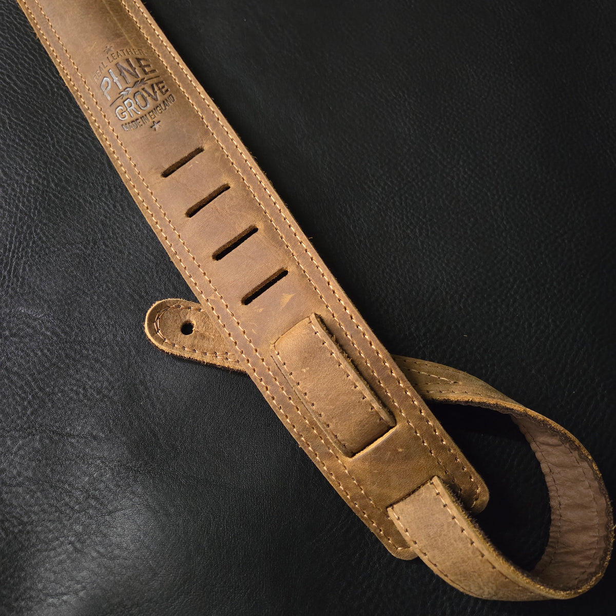 GS61 Relic Leather Guitar Strap - B-stock