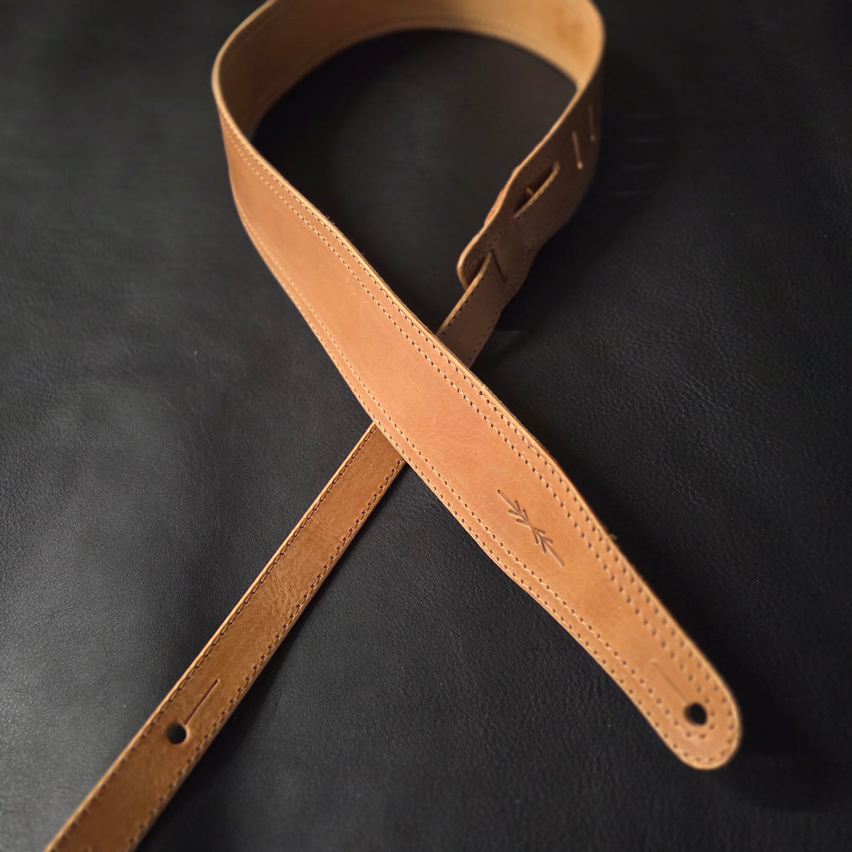 GS41 Tan Leather Guitar Strap - B-stock