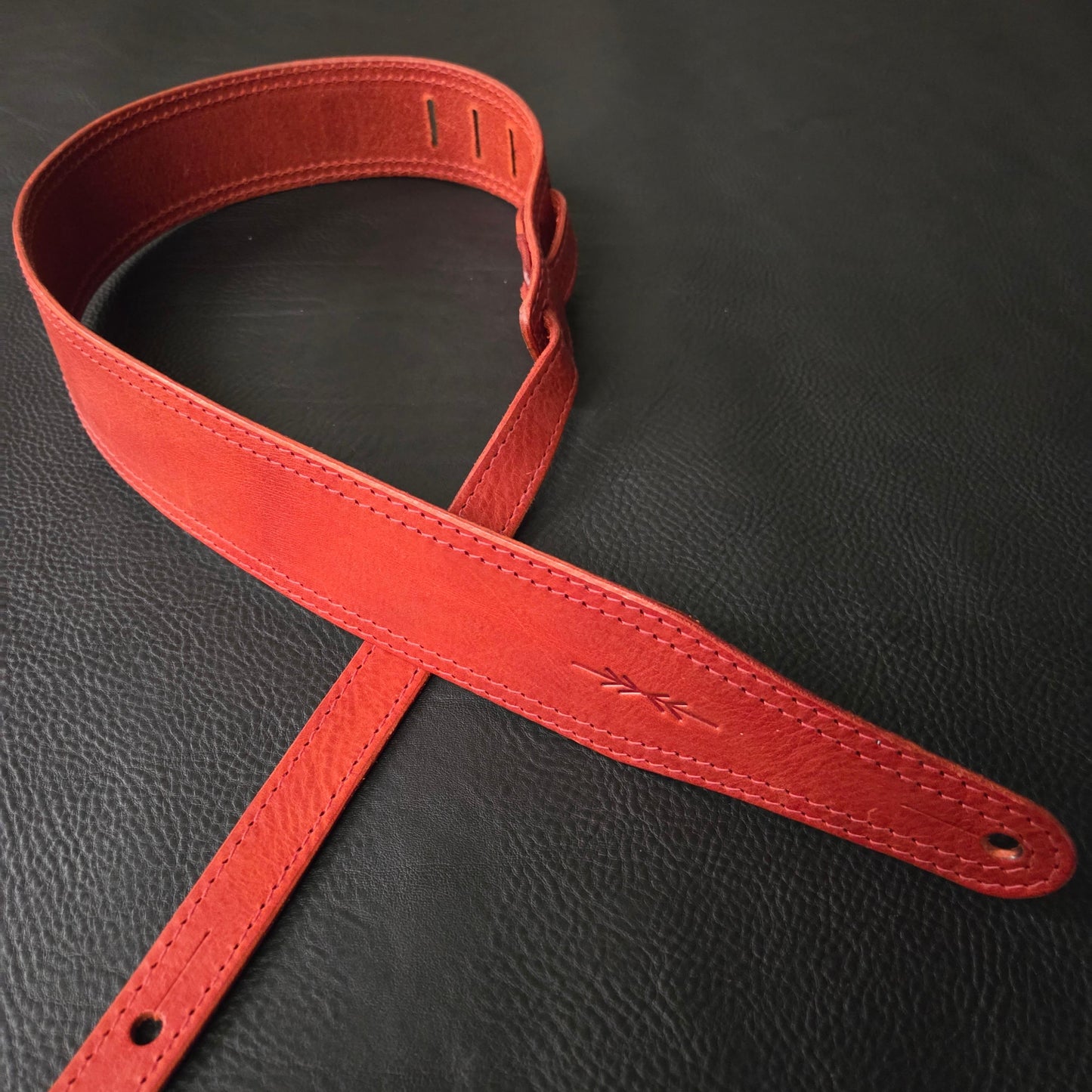 GS41 Leather Guitar Strap - old stock - red
