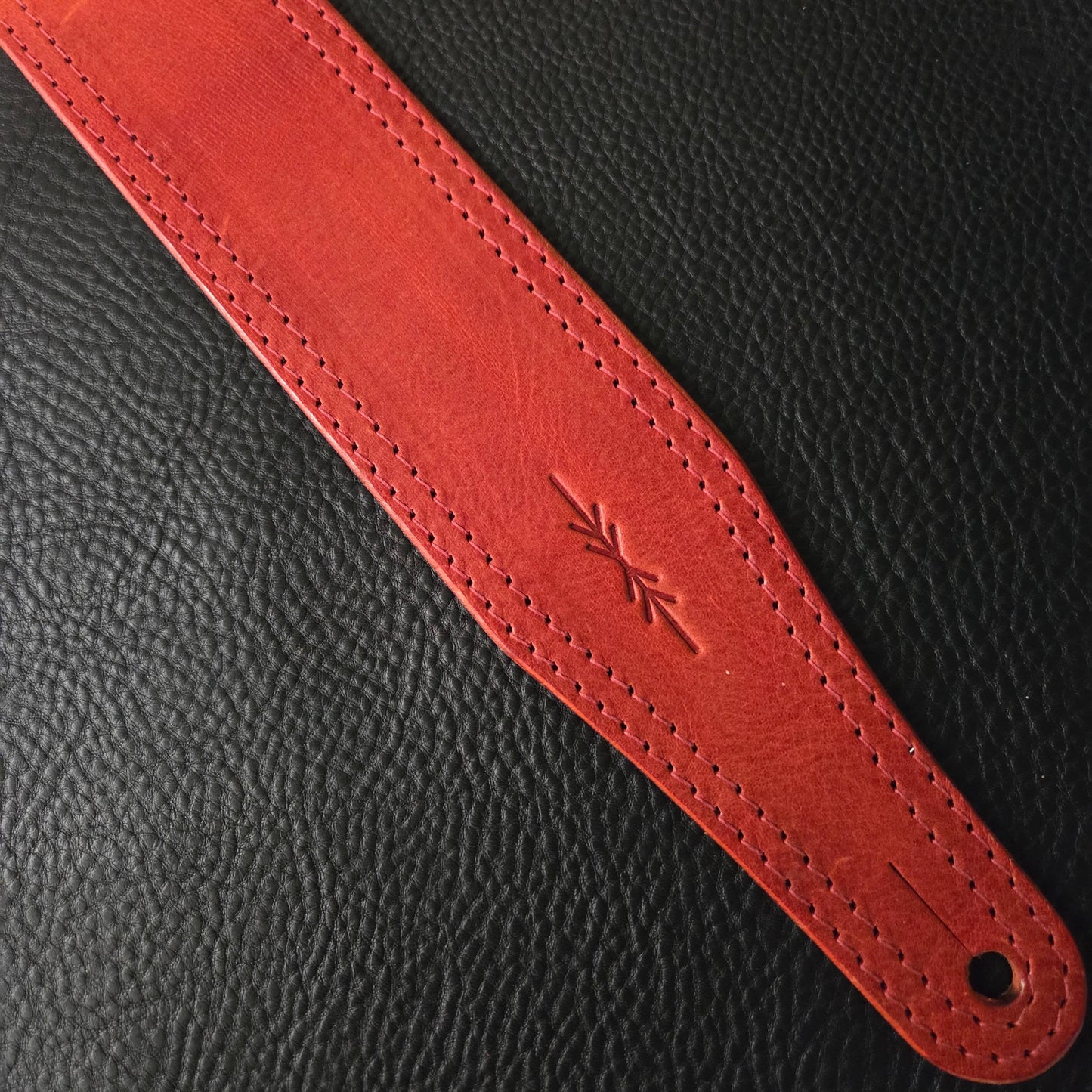 GS41 Leather Guitar Strap - old stock - red