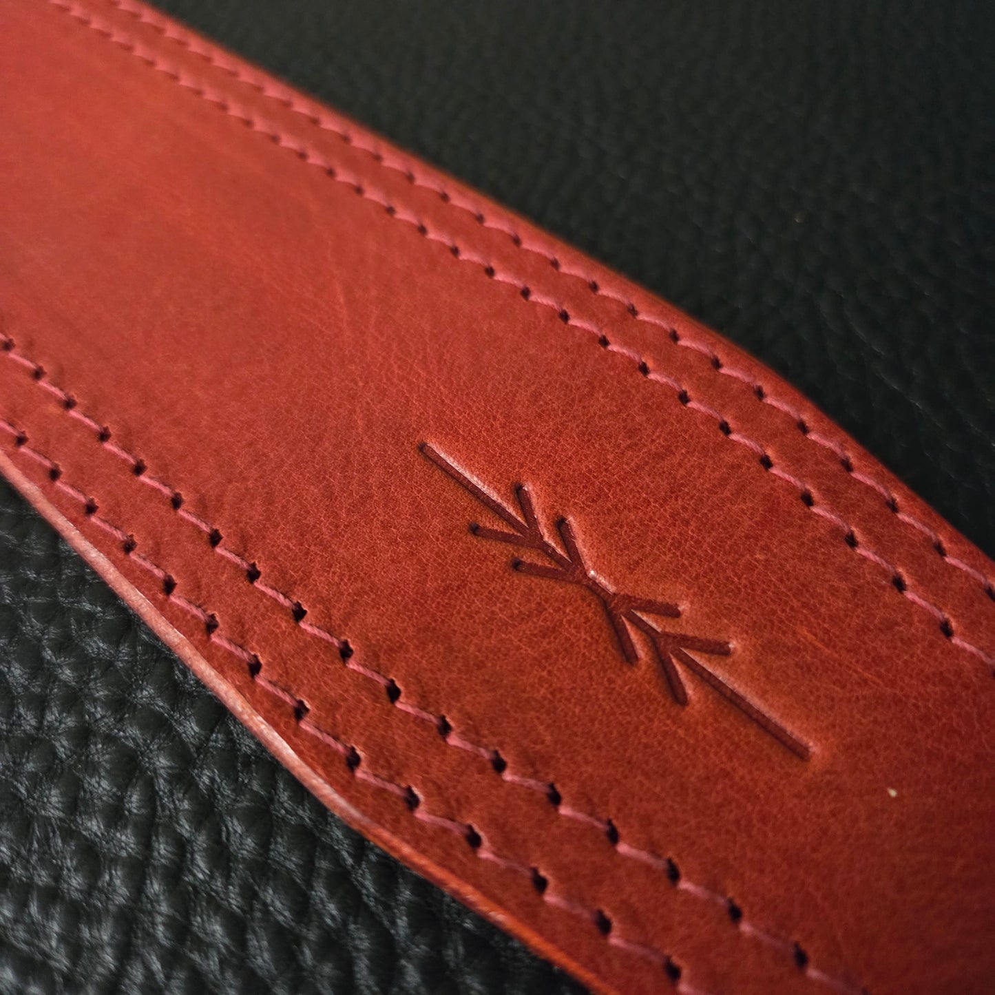 GS41 Leather Guitar Strap - old stock - red