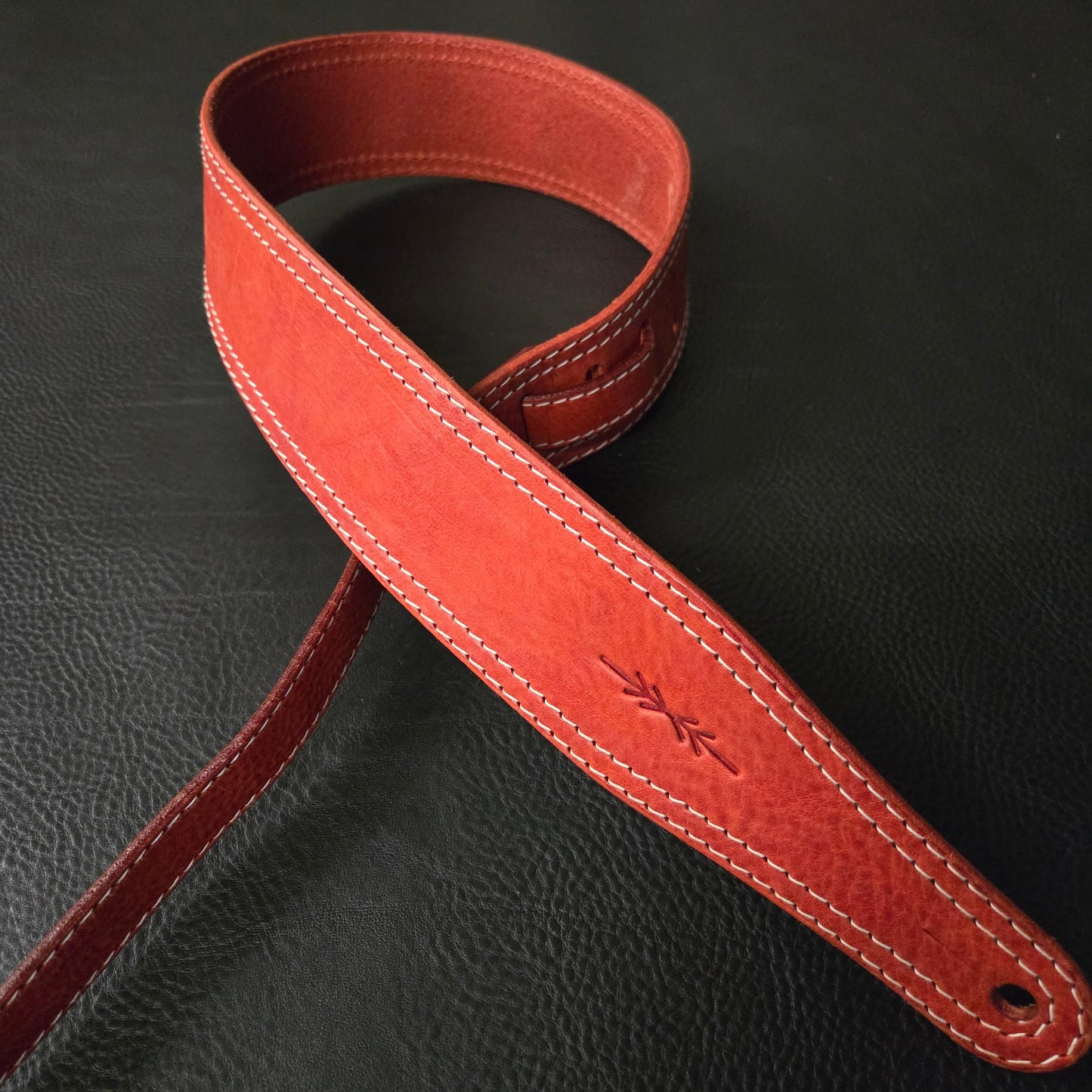 GS41 Leather Guitar Strap - old stock - red (2)