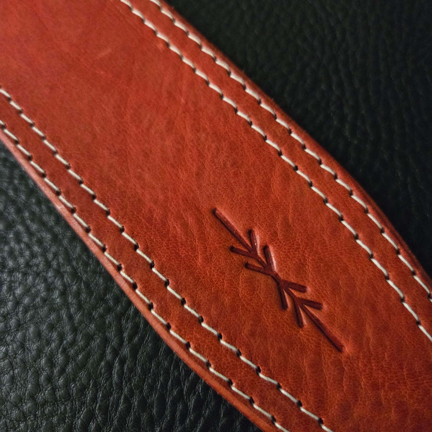 GS41 Leather Guitar Strap - old stock - red (2)