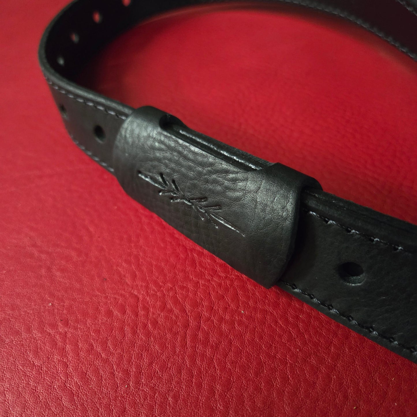 GS55 Slim Black Leather Guitar Strap - old stock