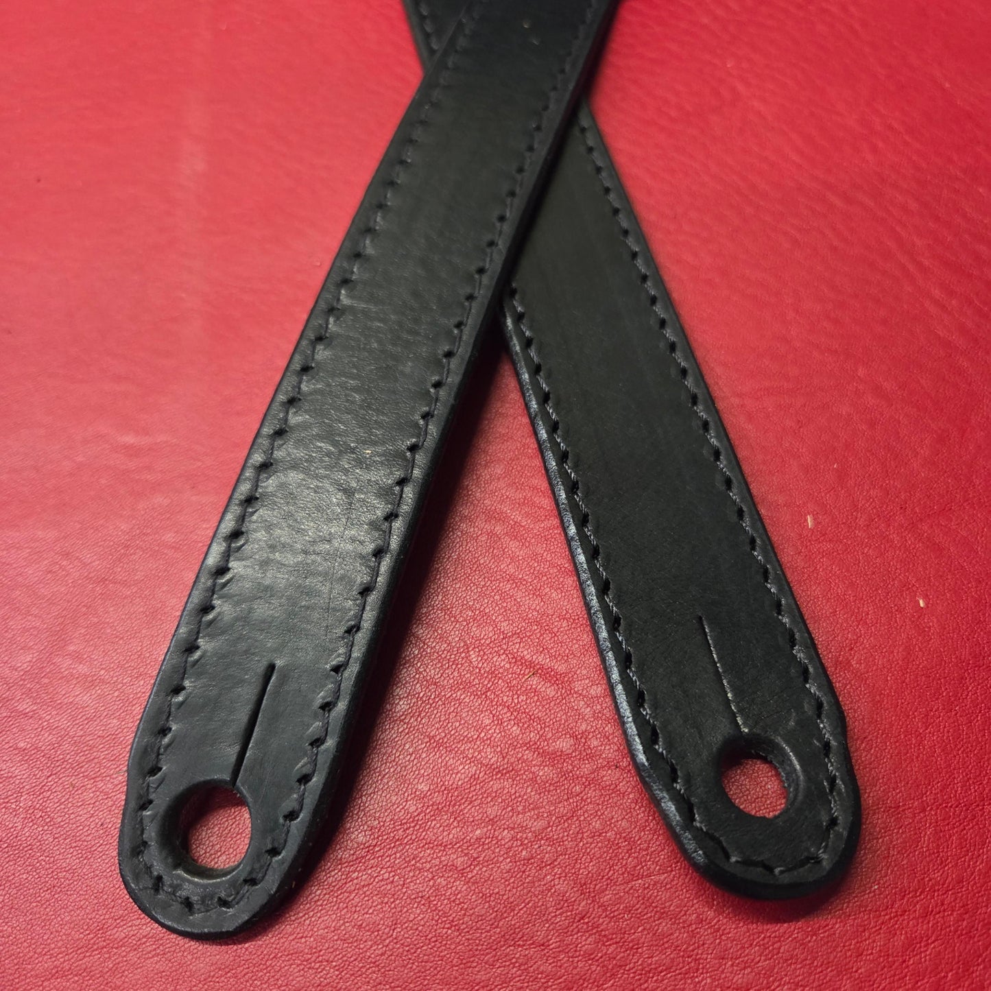 GS55 Slim Black Leather Guitar Strap - large pin-holes