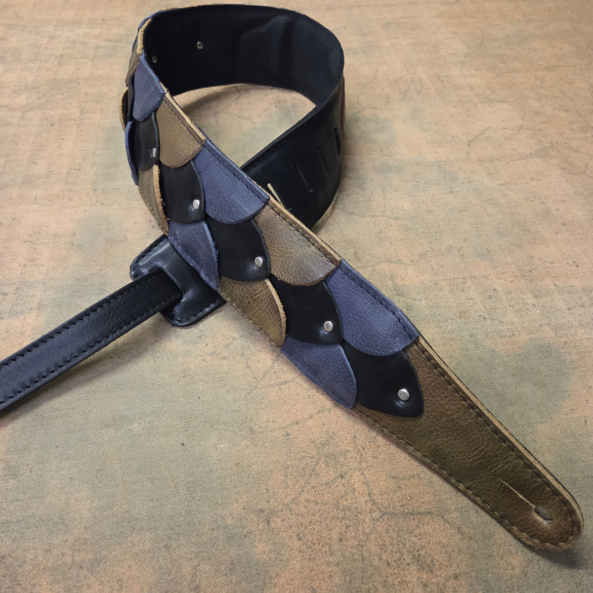 GS92 DragonSkin Leather Guitar Strap - old stock