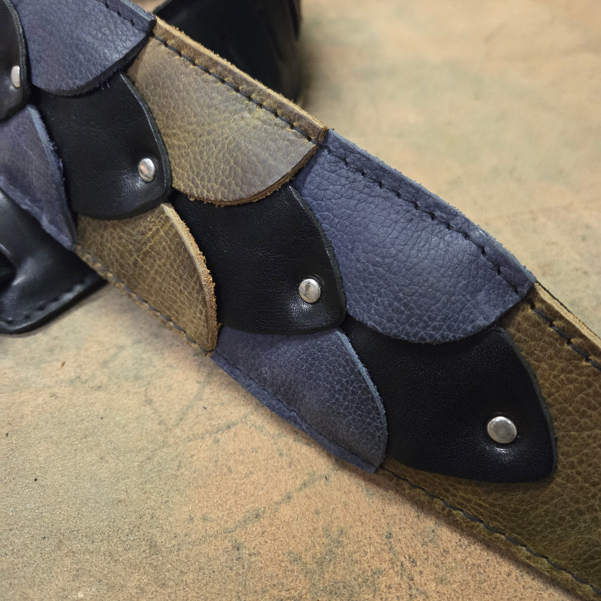 GS92 DragonSkin Leather Guitar Strap - old stock