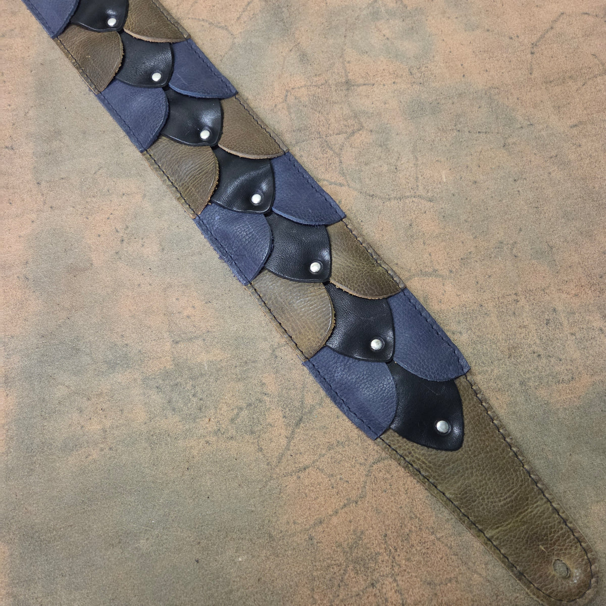 GS92 DragonSkin Leather Guitar Strap - old stock