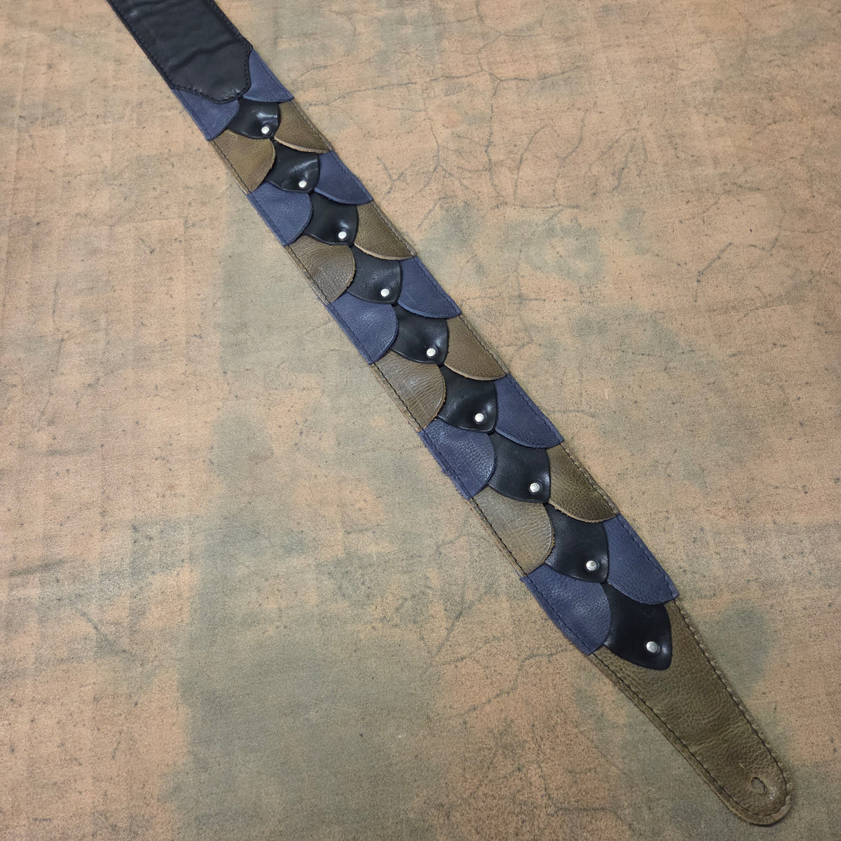 GS92 DragonSkin Leather Guitar Strap - old stock