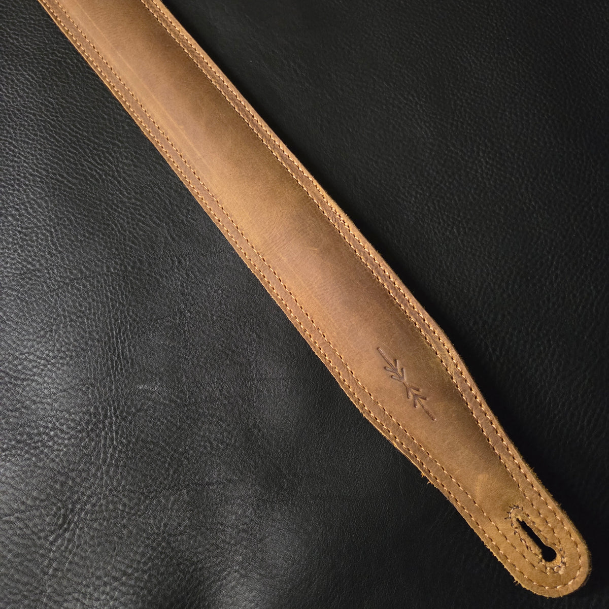 GS61 Relic Leather Guitar Strap - B-stock