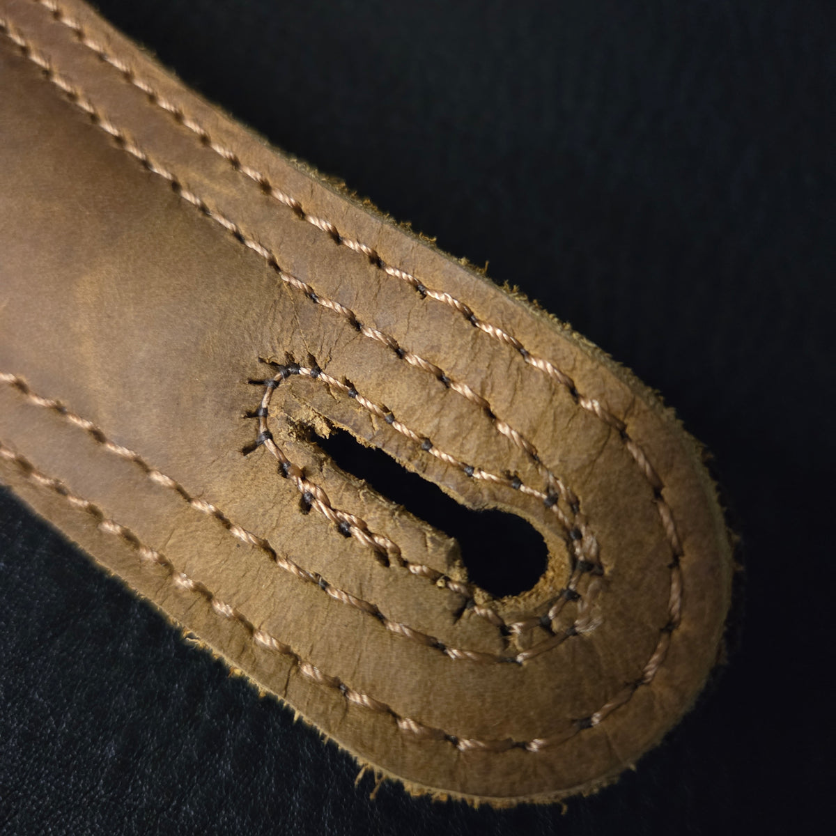 GS61 Relic Leather Guitar Strap - B-stock