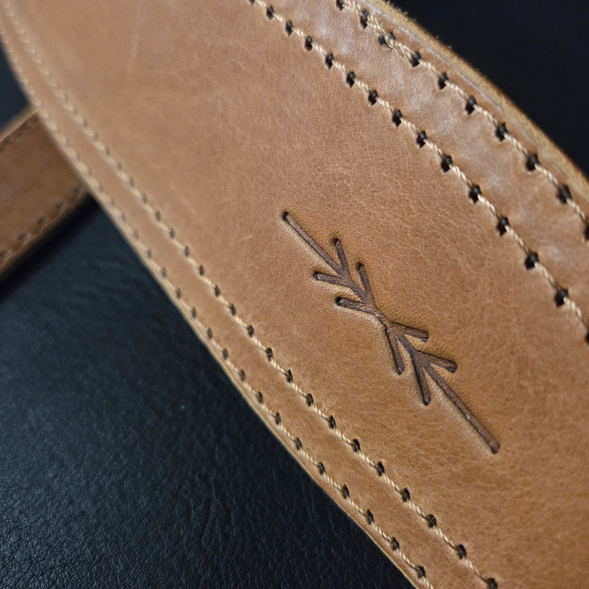 GS41 Tan Leather Guitar Strap - B-stock