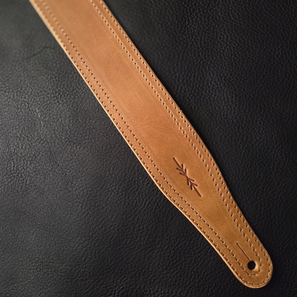 GS41 Tan Leather Guitar Strap - B-stock