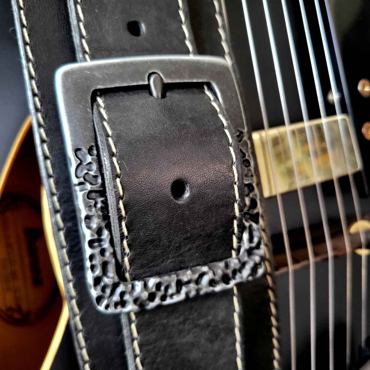 BS79 Guitar Strap With Lava Buckle