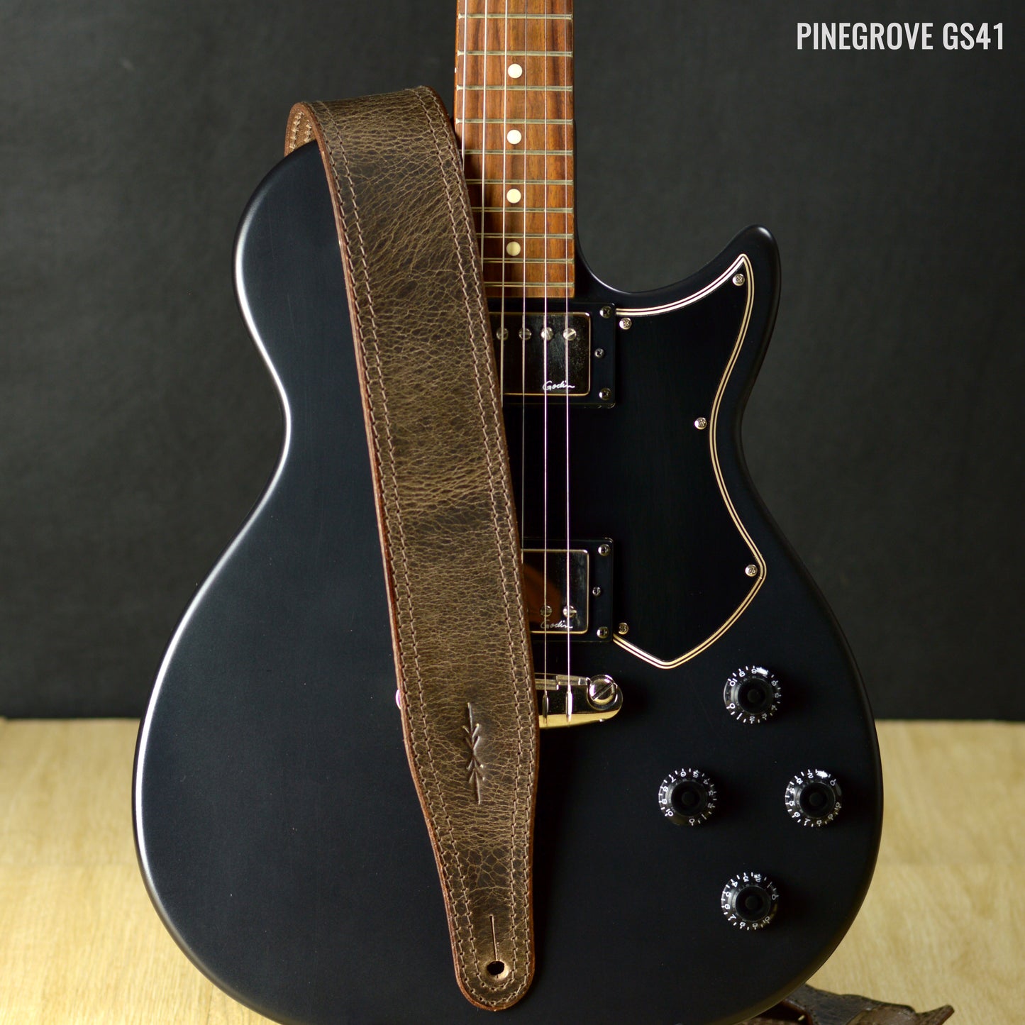 GS41 Solid Leather Guitar Strap