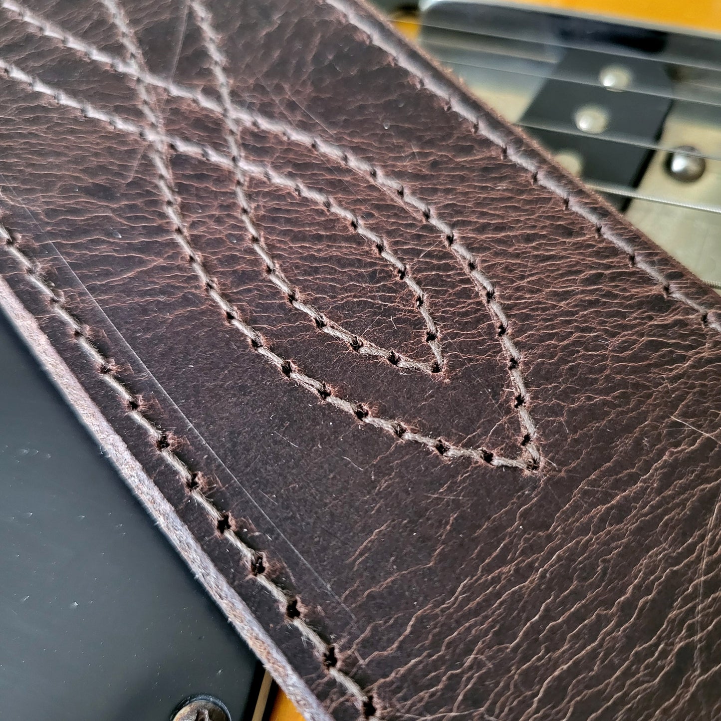 GS51 Solid Leather Guitar Strap