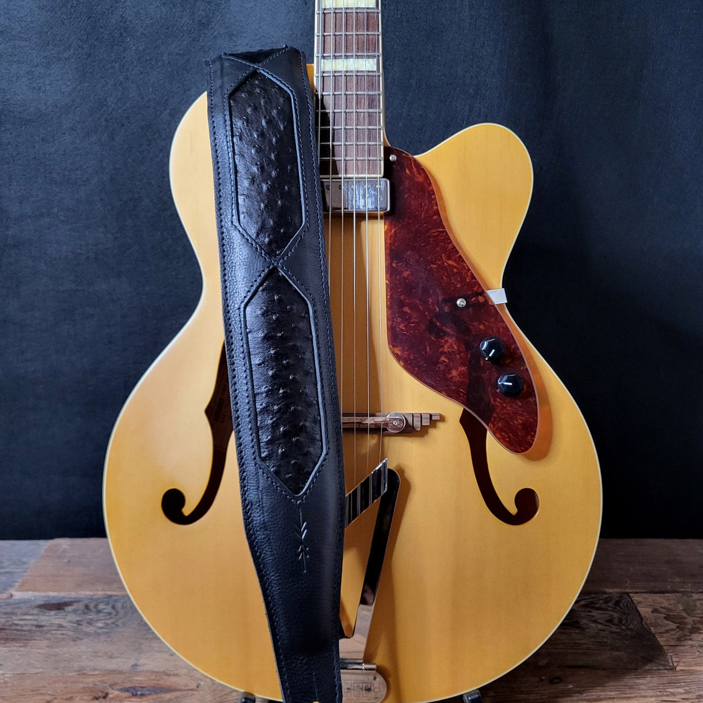 GS59 Cutaway Guitar Strap
