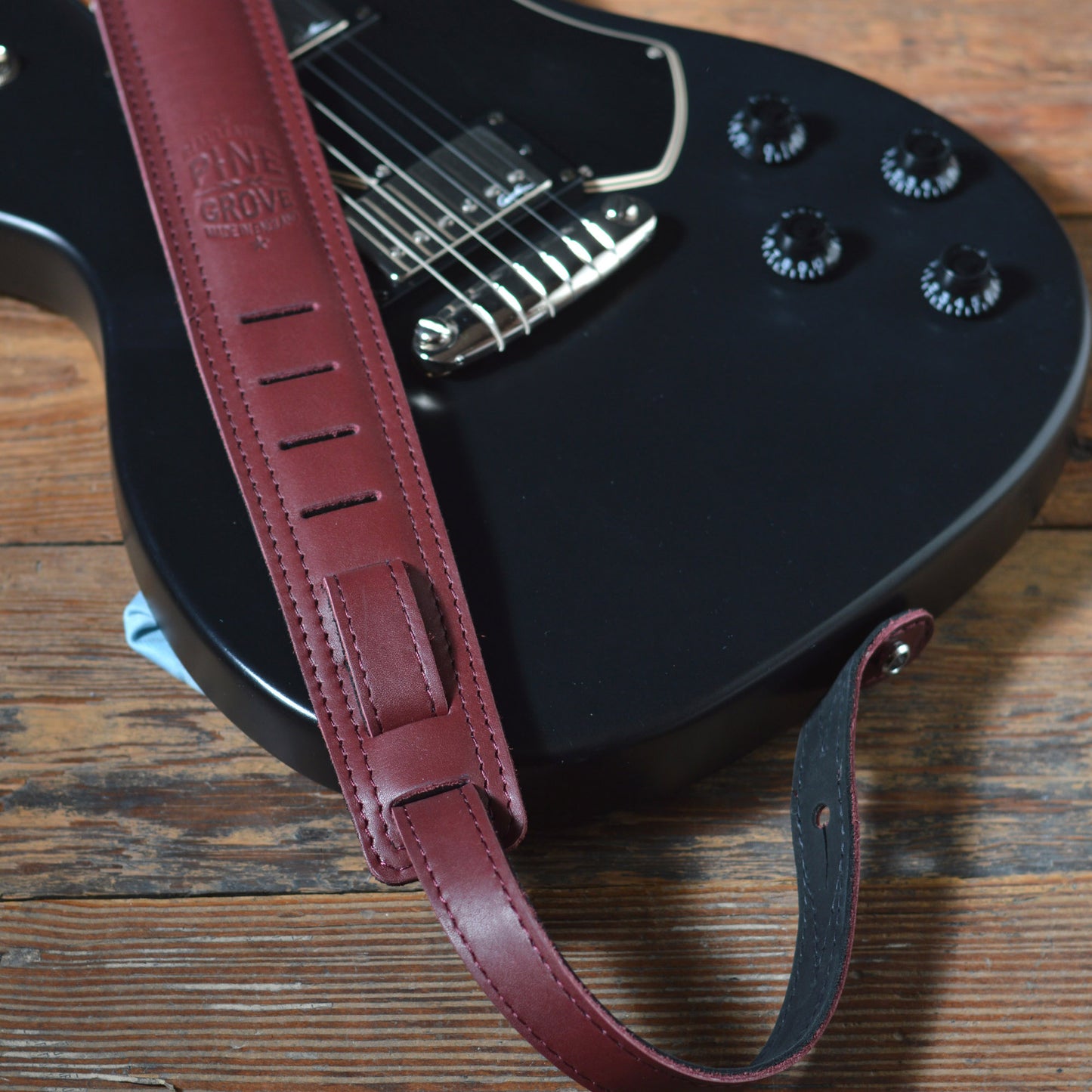 GS61 Padded Guitar Strap - Smooth Leather