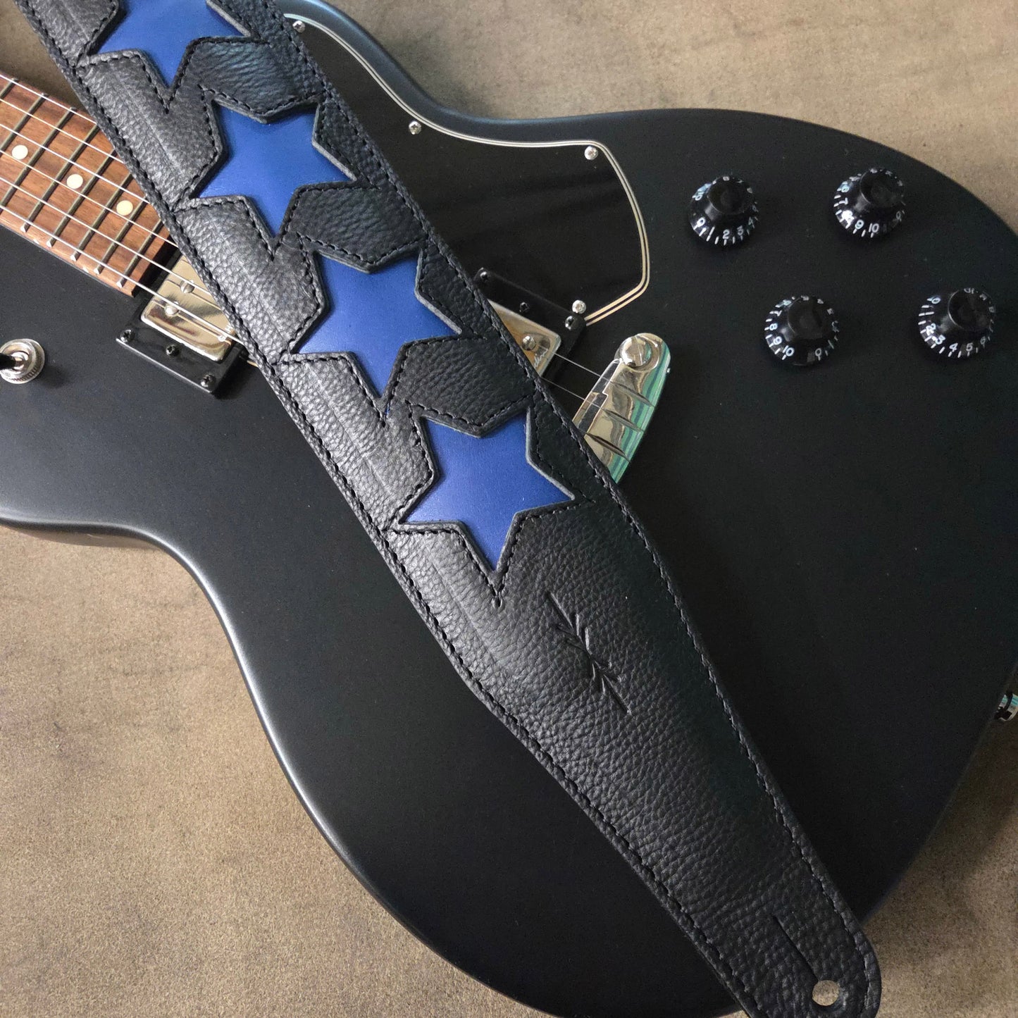 GS96 Leather Guitar Strap With Stars