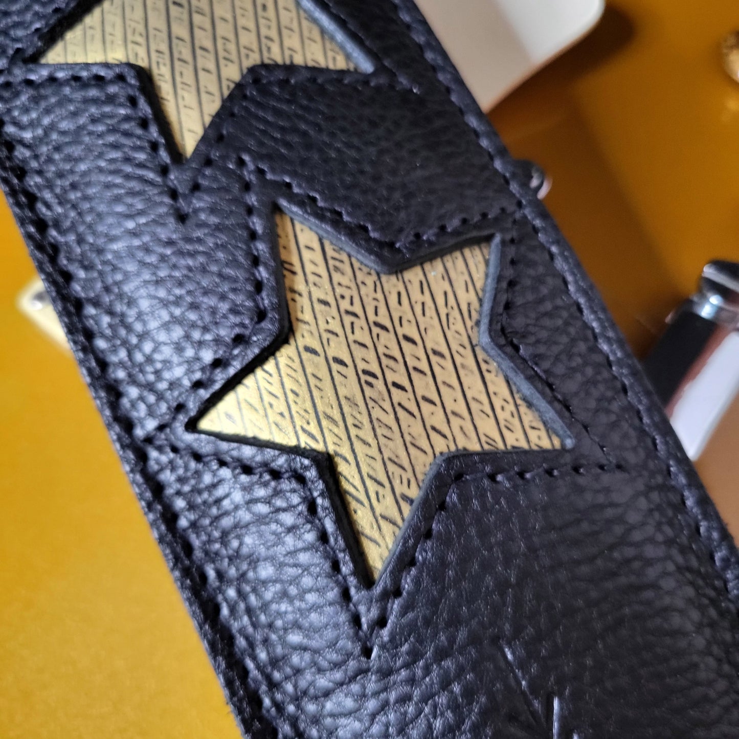 GS96 Leather Guitar Strap With Stars