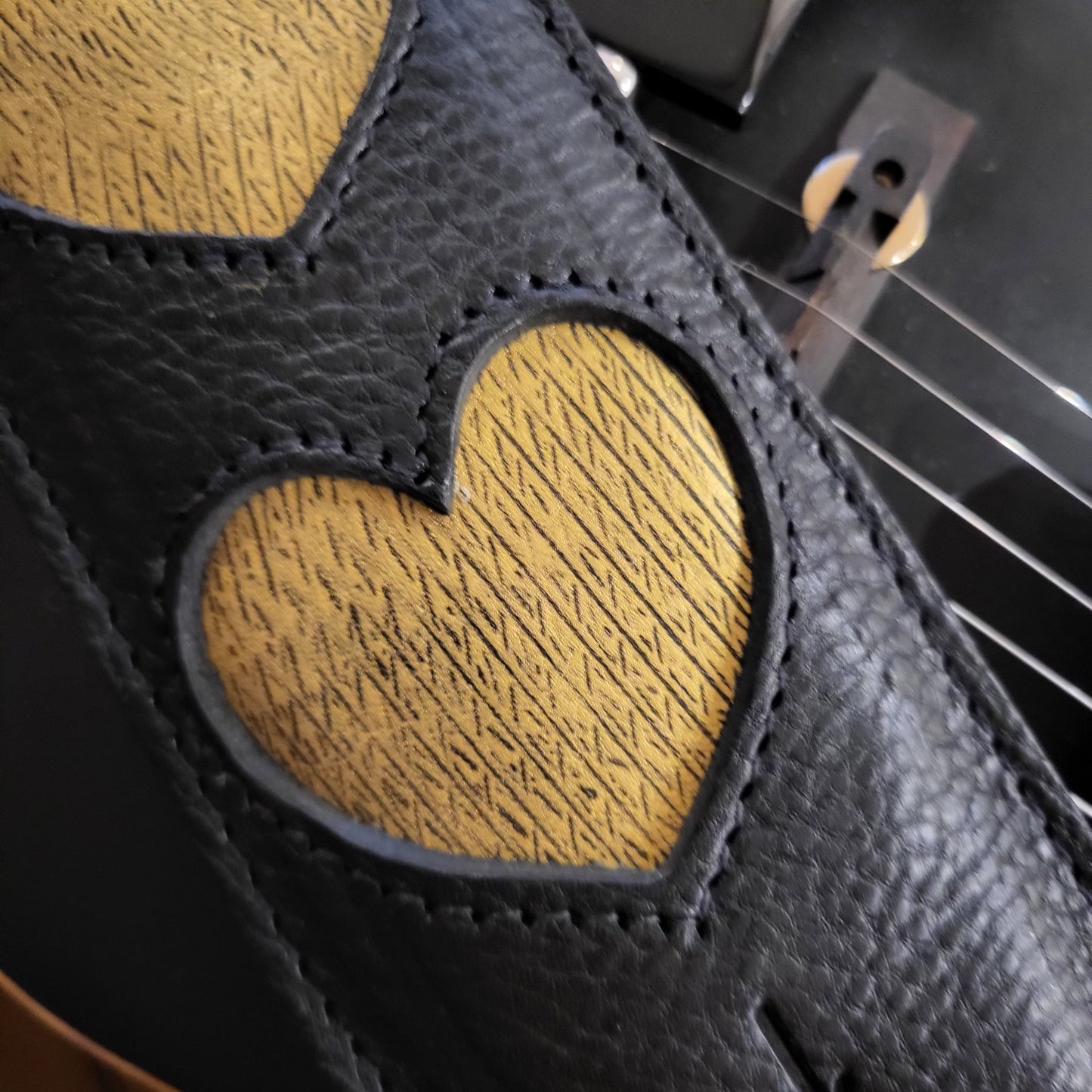 GS97 Leather Guitar Strap With Hearts