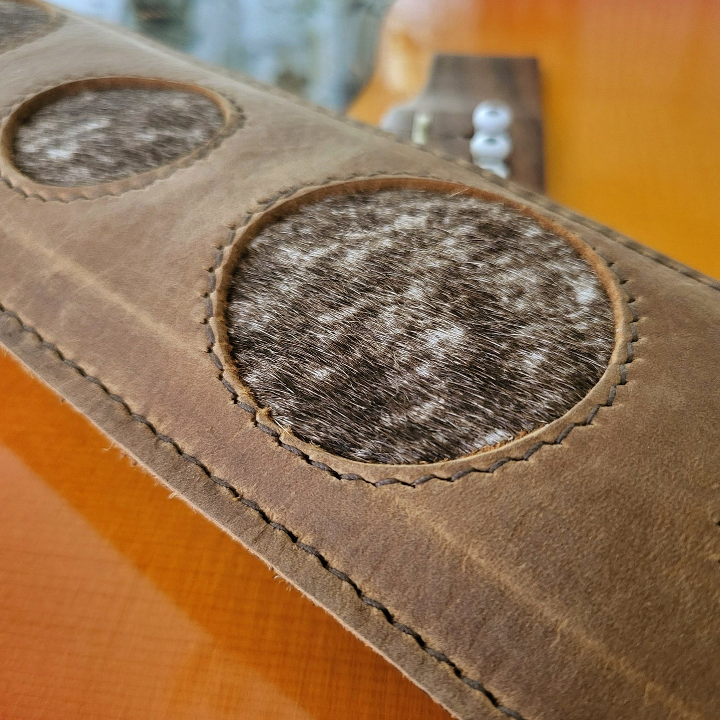 GS98 'Old Cowhand' Leather Guitar Strap - Tan Relic