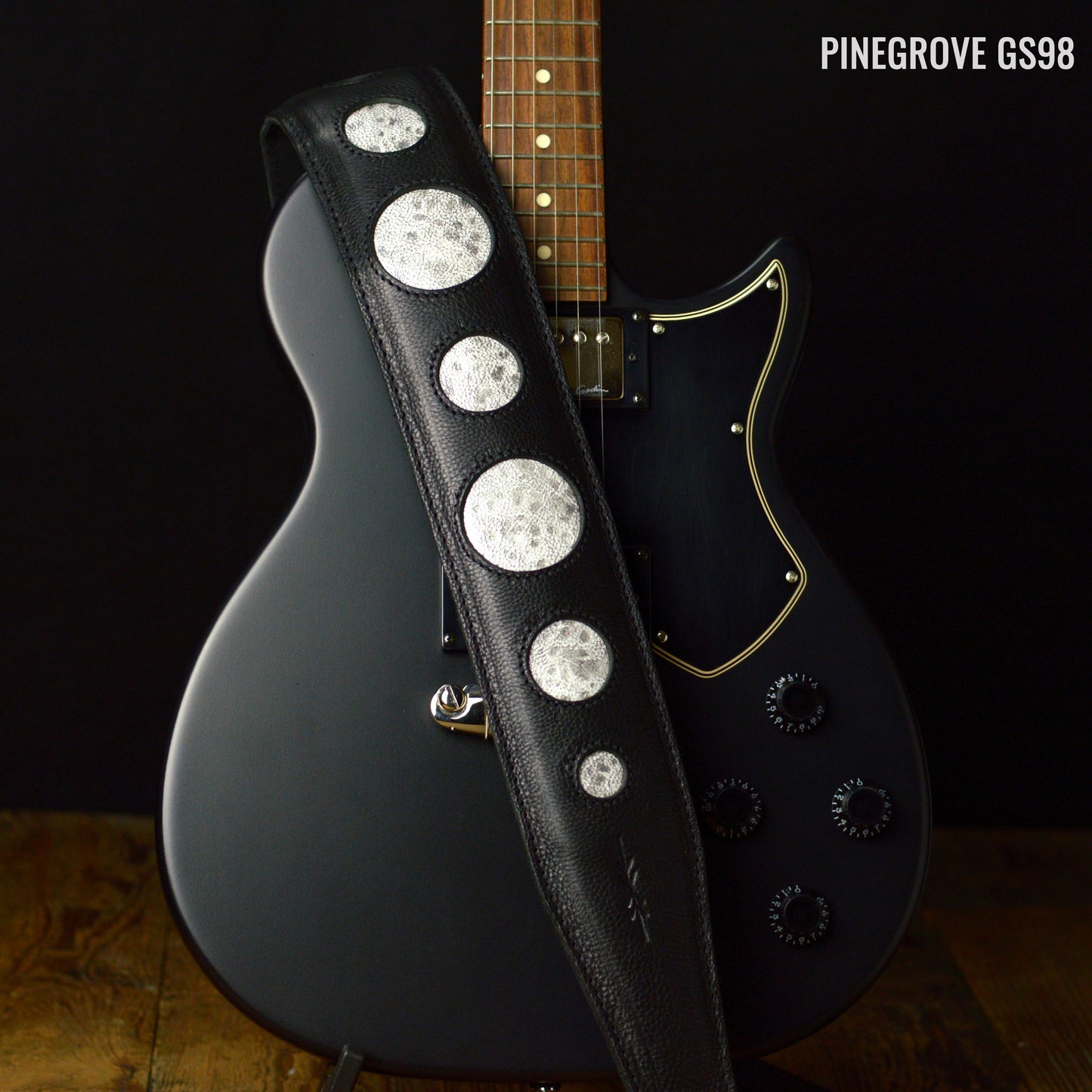 GS98 Silver Moon Leather Guitar Strap - Black