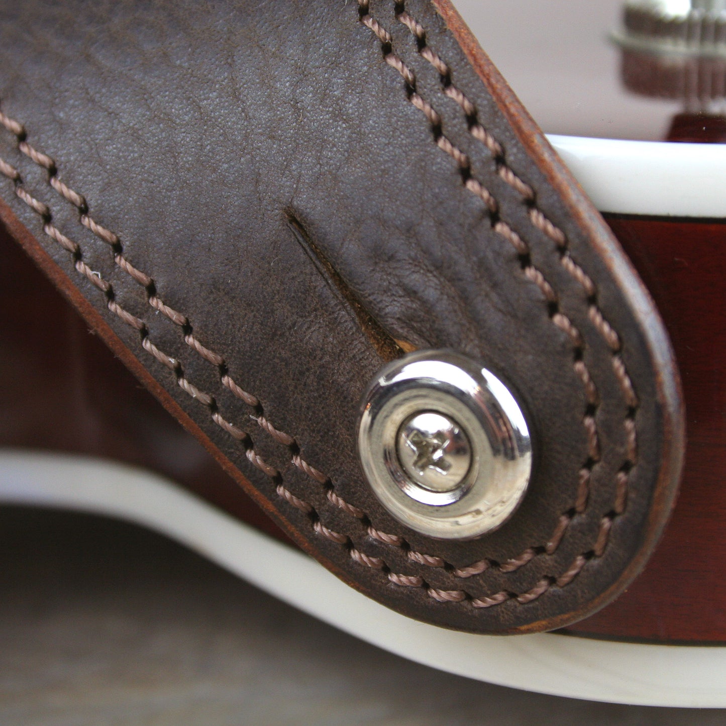 GS41 Solid Leather Guitar Strap